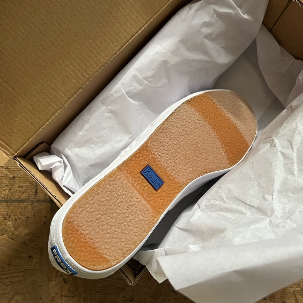 NWT & BOX Keds Women Classic Canvas Sneakers - Picture 4 of 11